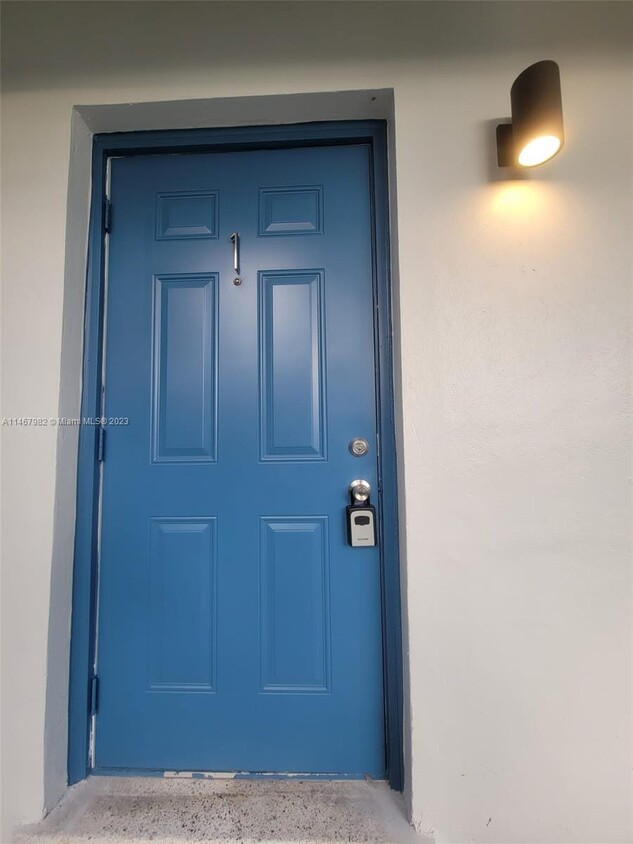 Foto principal - 825 SW 30th St