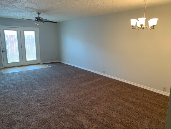 living room - 2509 Giuffrias Ave