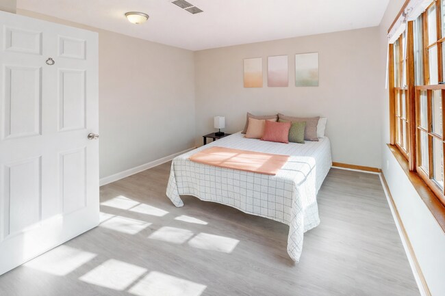 Foto del edificio - 6342 Forester Way