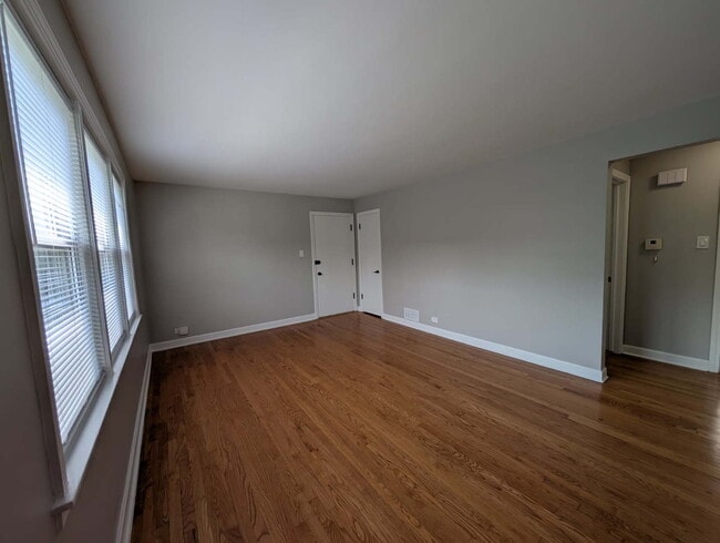 Building Photo - 2909 W Farragut Ave