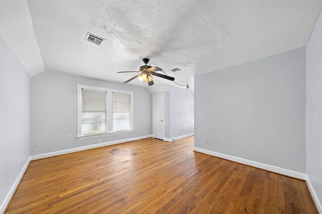 Building Photo - 415 W Pearce St