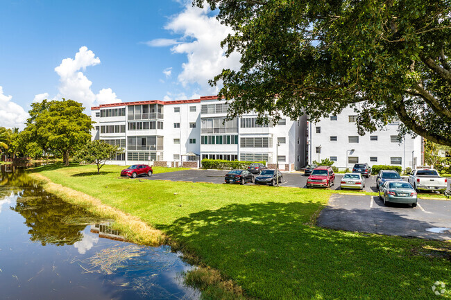 Building Photo - Sapphire Condominium