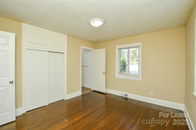 Foto del edificio - 2511 Woodstar Rd