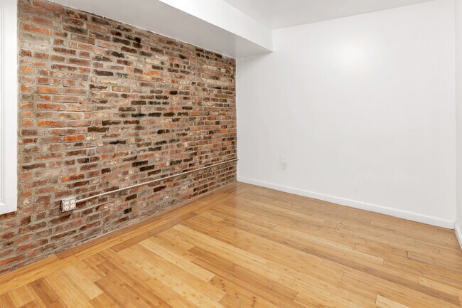 Foto del edificio - 162 University Ave