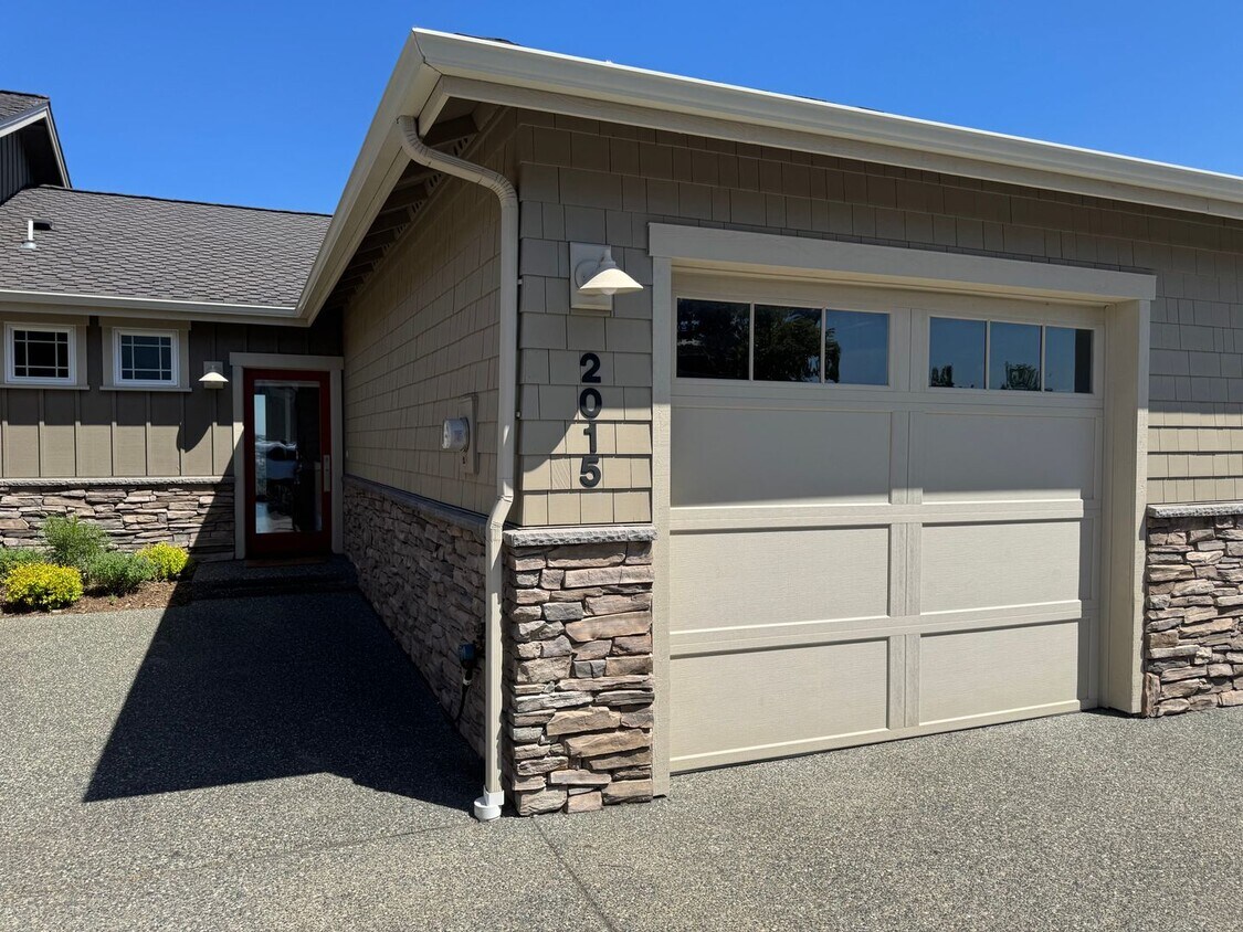 Primary Photo - 3 Bed/2.5 Bath + Bonus Room, Anacortes