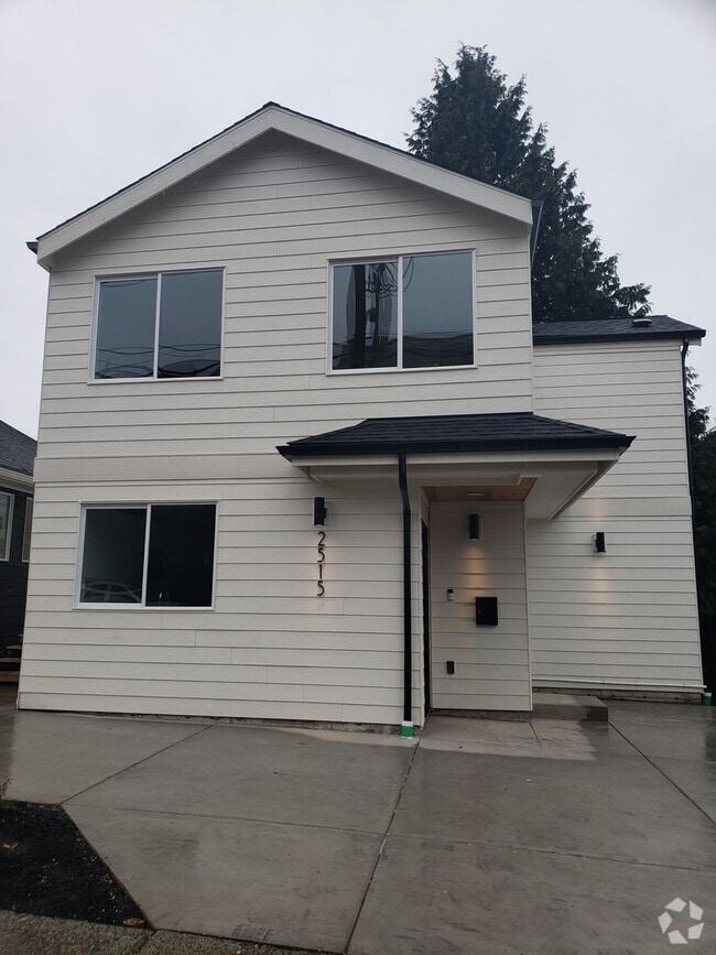 Building Photo - 2515 NE 54th St