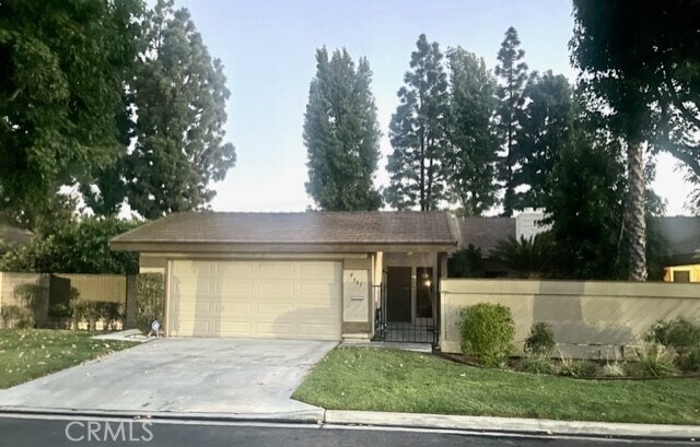 Foto del edificio - 9361 Tudor Ln