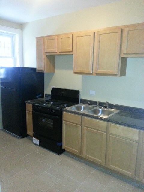 Primary Photo - 2106 E 68th St