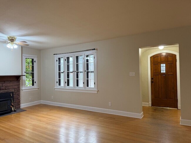 Foto del edificio - House For Lease