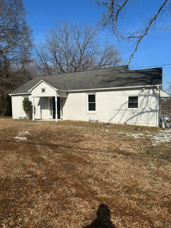 Building Photo - 2715 Cole Rd