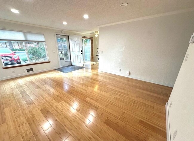 Foto del edificio - 6113 204th St SW