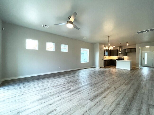 Building Photo - 3 br, 2 bath House - 512 NW 176th Terrace