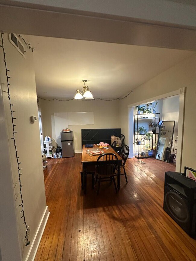 Foto del edificio - 813 Maine St