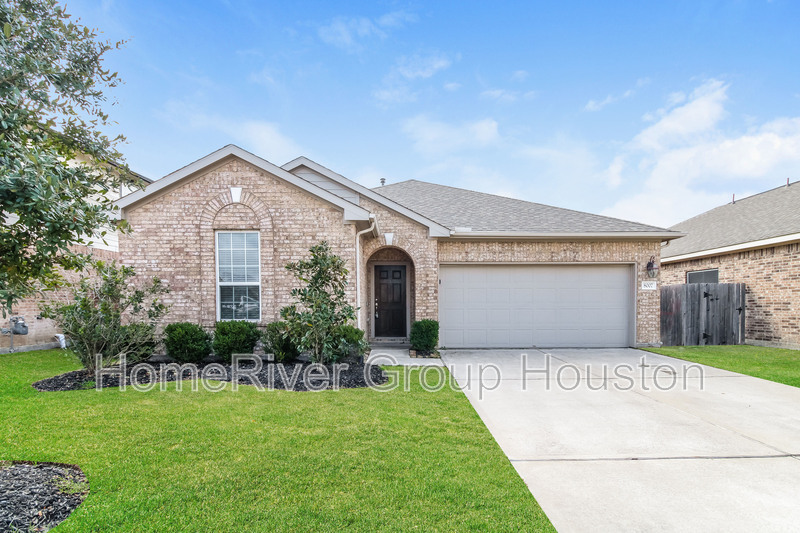 Foto principal - 8007 Wood Hollow Dr