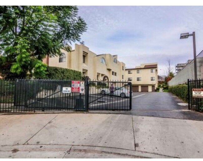 Foto del edificio - 13825 Beaver St