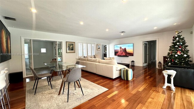 Building Photo - 7300 SW 84th Ct