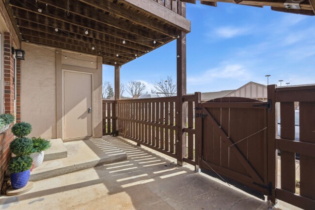 Foto del edificio - 1450 S Webb Rd