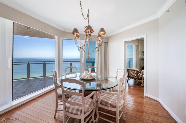 Foto del edificio - 8231 Bay Colony Dr