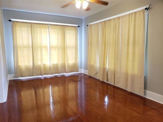 Foto del edificio - 4512 Walker St