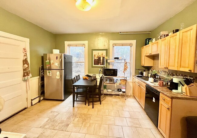 Foto del edificio - 12 Bucknam St