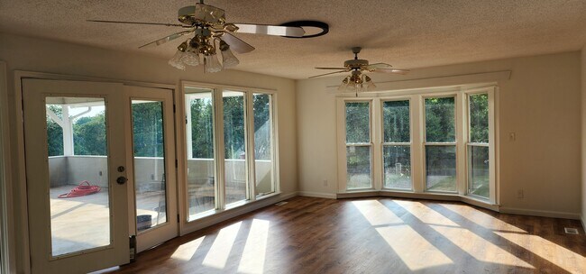 Building Photo - 169 Valleyview Dr