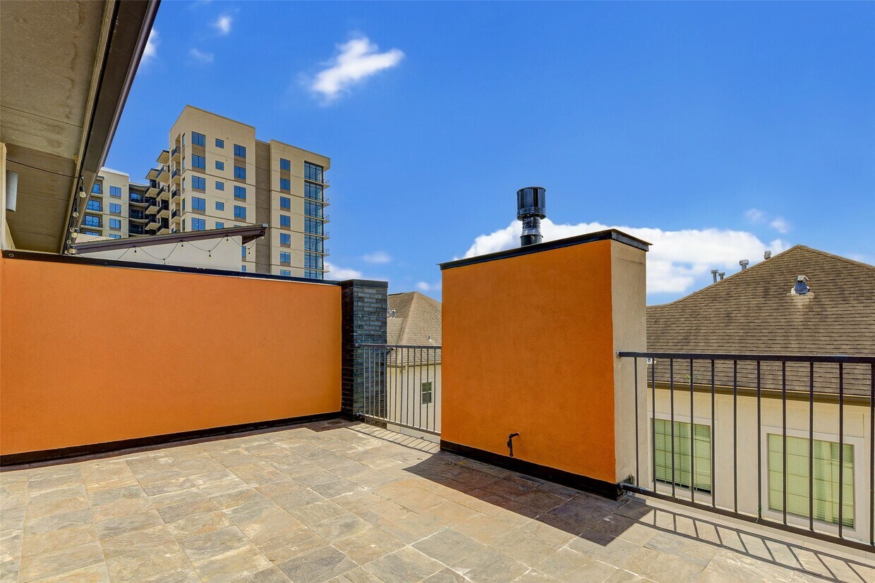 Building Photo - 113 Tuam St