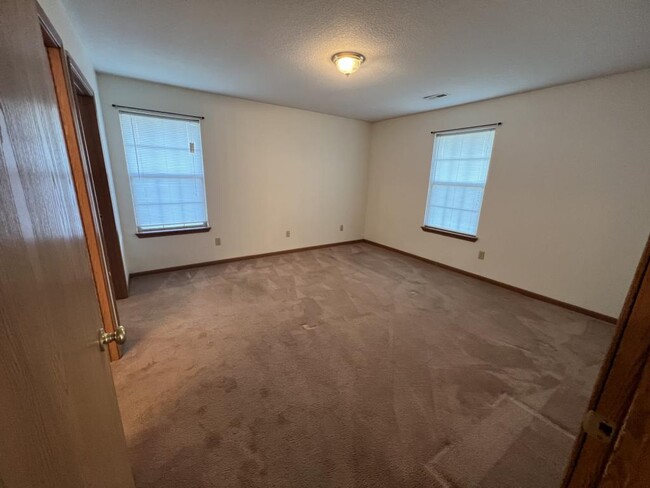 Building Photo - 2920 Orchard Park