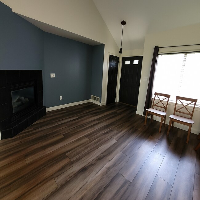 Building Photo - Ready to go forest lake 3 bed 4 bath townhouse!