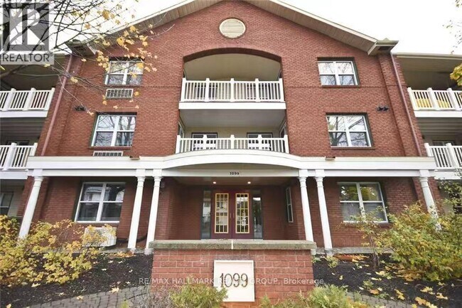 Building Photo - 1099 Cadboro Rd