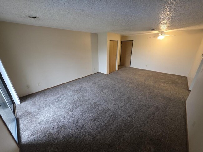 Building Photo - 1727 N Grandview Ln