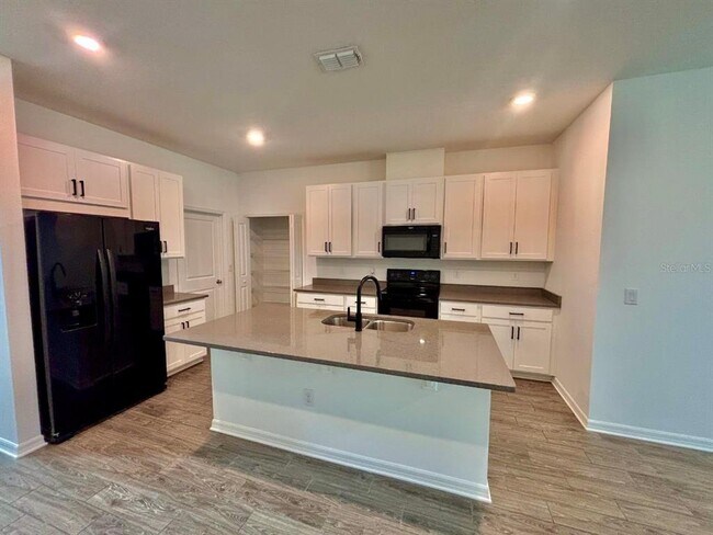 Foto del edificio - 7563 Ashcroft Dr