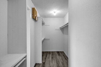 Building Photo - 4806 Tealgate Dr