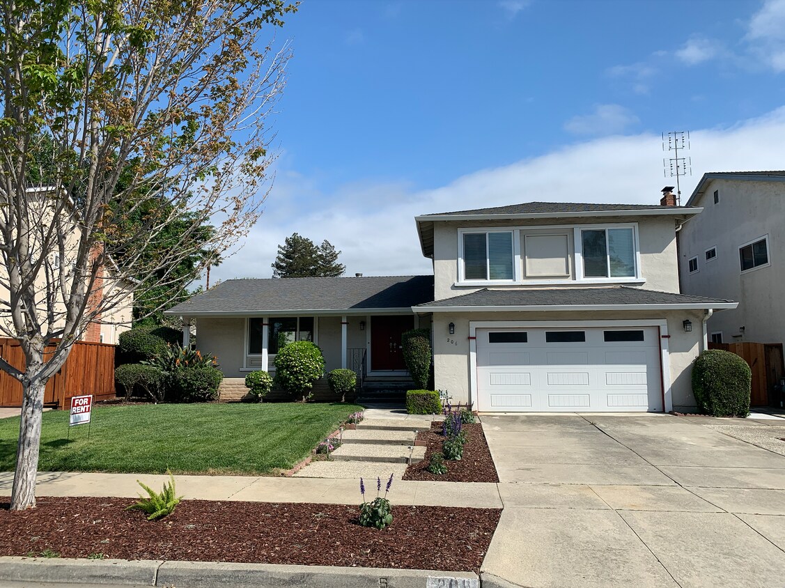 Primary Photo - 206 Purple Glen Dr