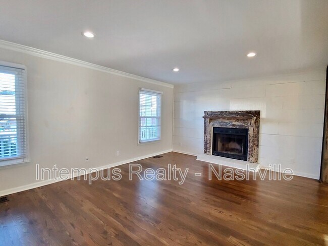Foto del edificio - 547 Hopewood Ct