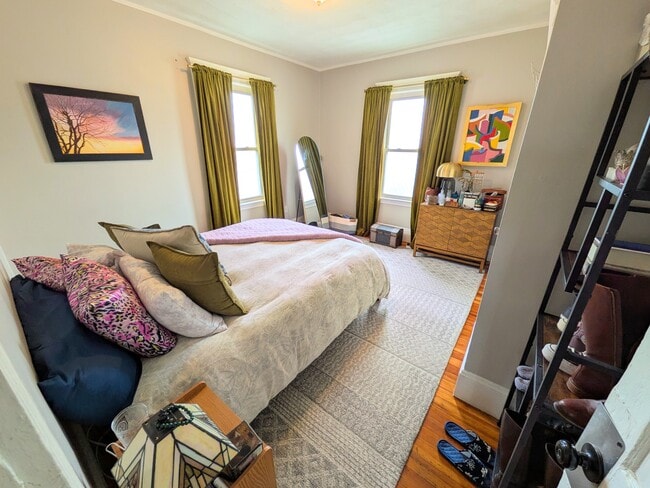 Building Photo - 623 Fellsway