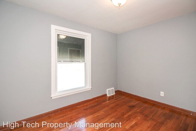 Building Photo - 3 br, 1 bath House - 4683 W157th Street
