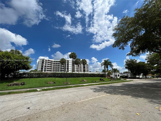 Foto del edificio - 13951 Kendale Lakes Cir