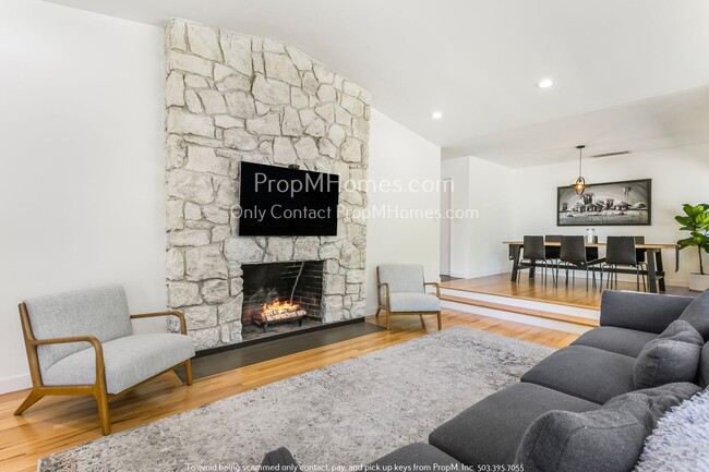 Building Photo - Fantastic Three-Bedroom Home in West Linn on a Half Acre W/ Landscaping Included!