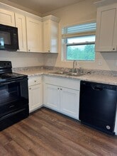 Building Photo - 323 Cedar Cove Ln