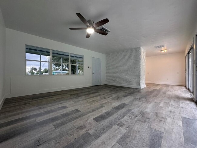 Building Photo - 116 Myakka Dr