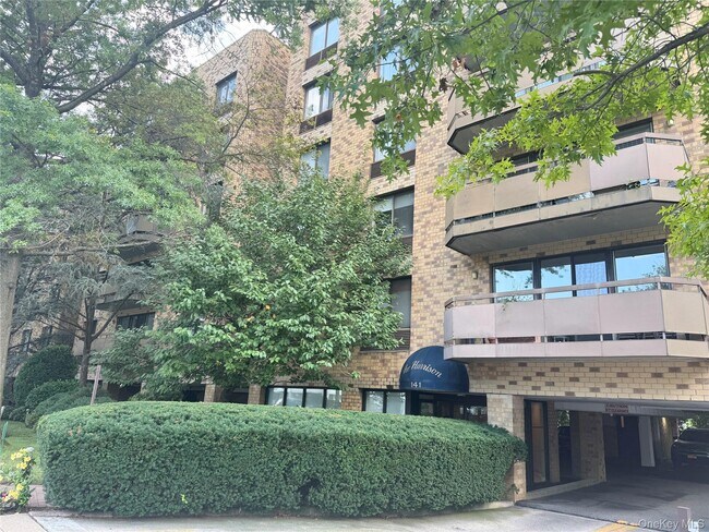 Foto del edificio - 141 Great Neck Rd