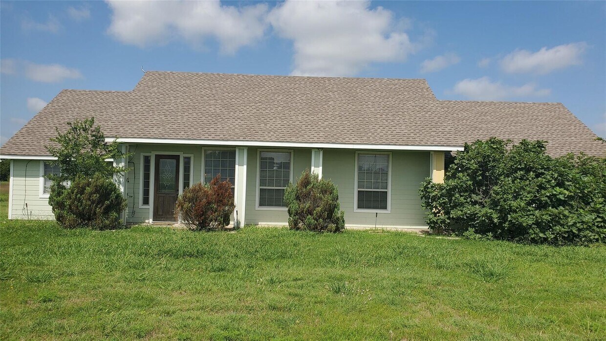 Foto principal - Single Family Home with Acreage