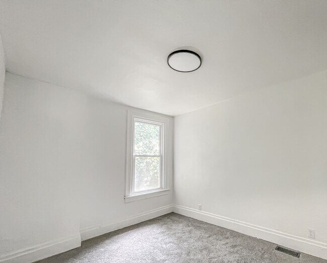 Building Photo - Available June - Completely renovated 2 be...