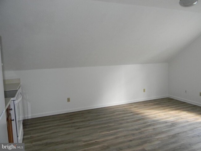 Building Photo - 2 S View Rd