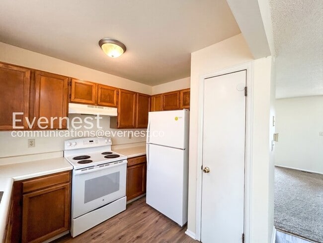 Foto del edificio - 2702 Dickens Dr