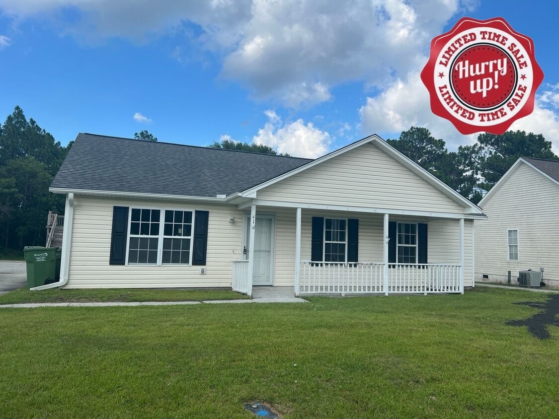 RENT SPECIAL! Freshley Painted! Updated Fl... - Coming soon! Students considered Holly Tre...
