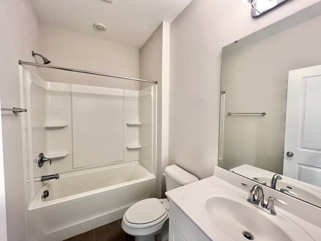 Building Photo - Newly Remodeled 4BD, 2.5BA Durham End Unit...