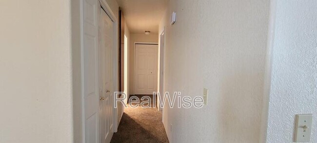 Foto del edificio - 1806 Medart Ln