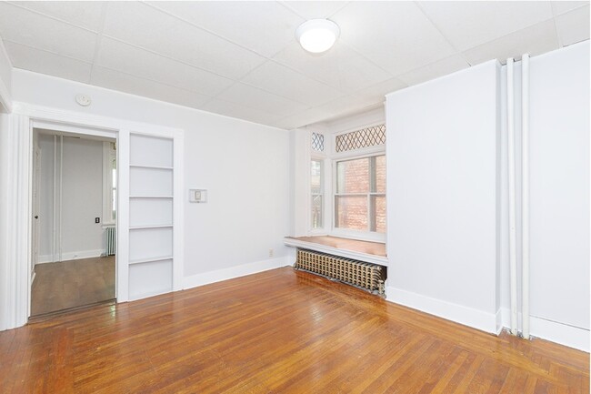 Building Photo - 338 Madison Ave