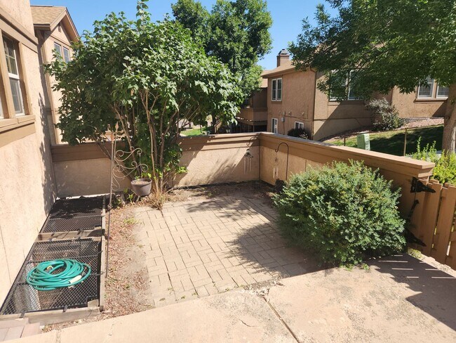 Foto del edificio - Large Townhome at Vickers and Academy!